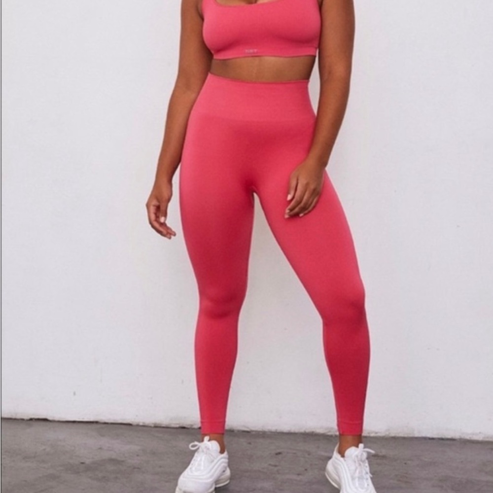 SET ACTIVE Workout Set in Fruit Punch